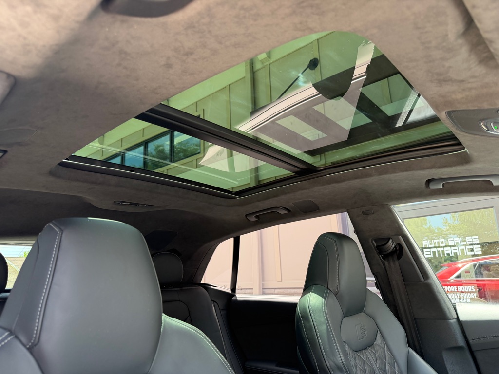 Photo 67 of this AUDI SQ8