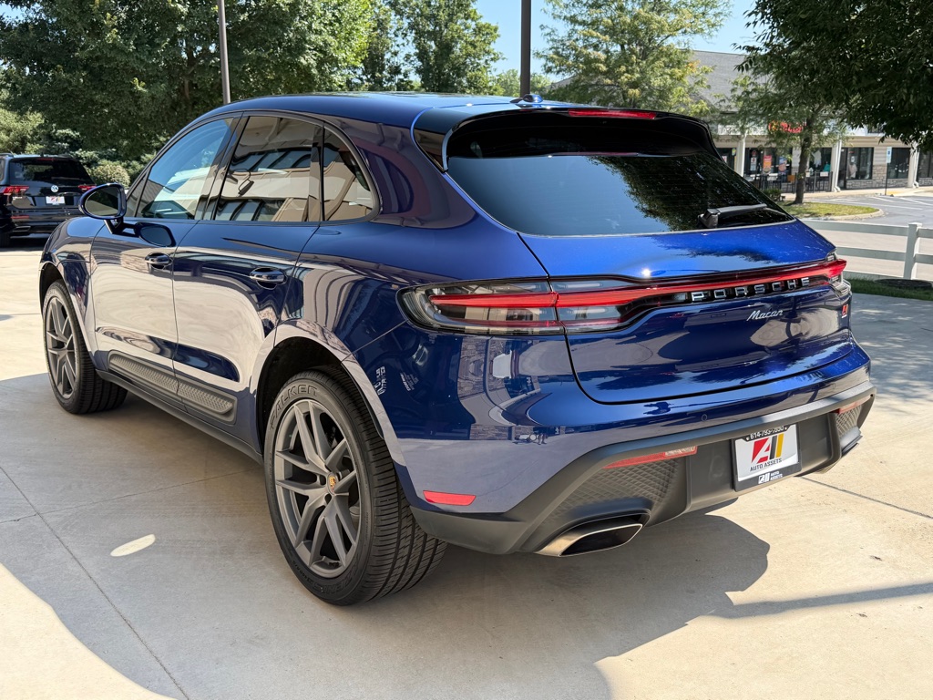 Photo 5 of this PORSCHE MACAN