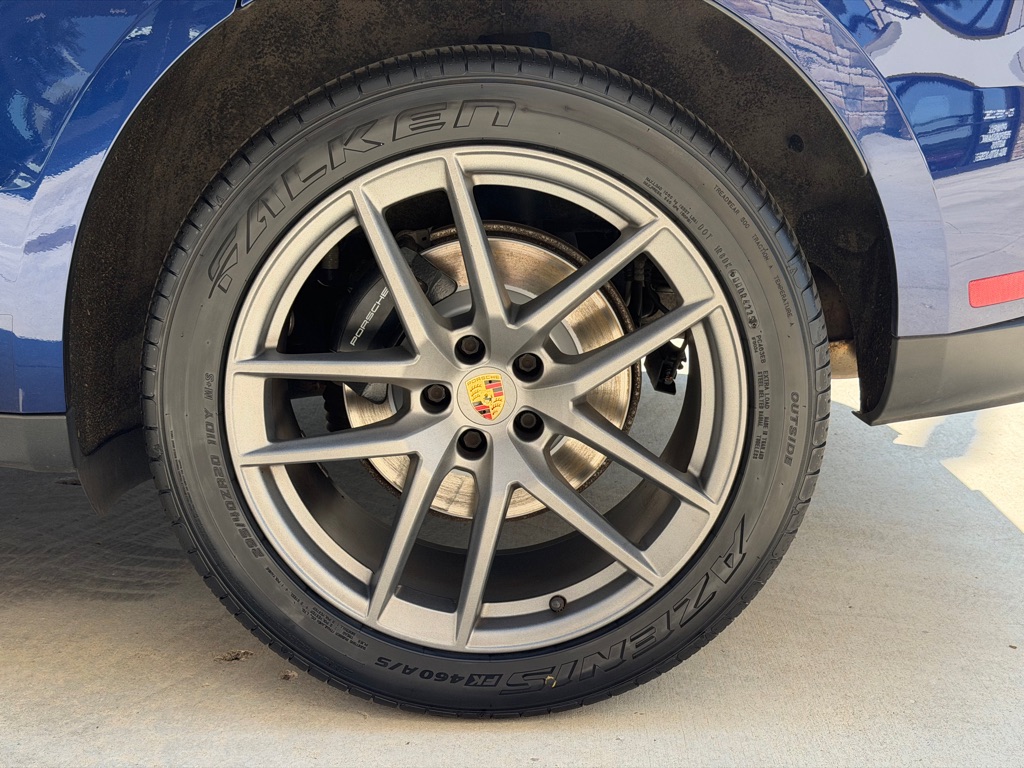 Photo 15 of this PORSCHE MACAN