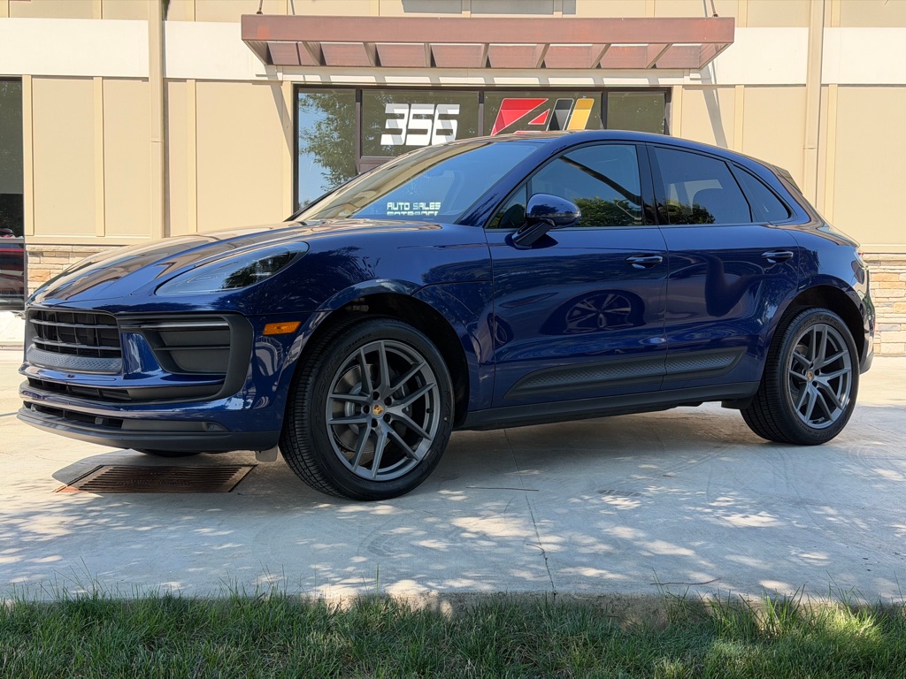 Photo 90 of this PORSCHE MACAN