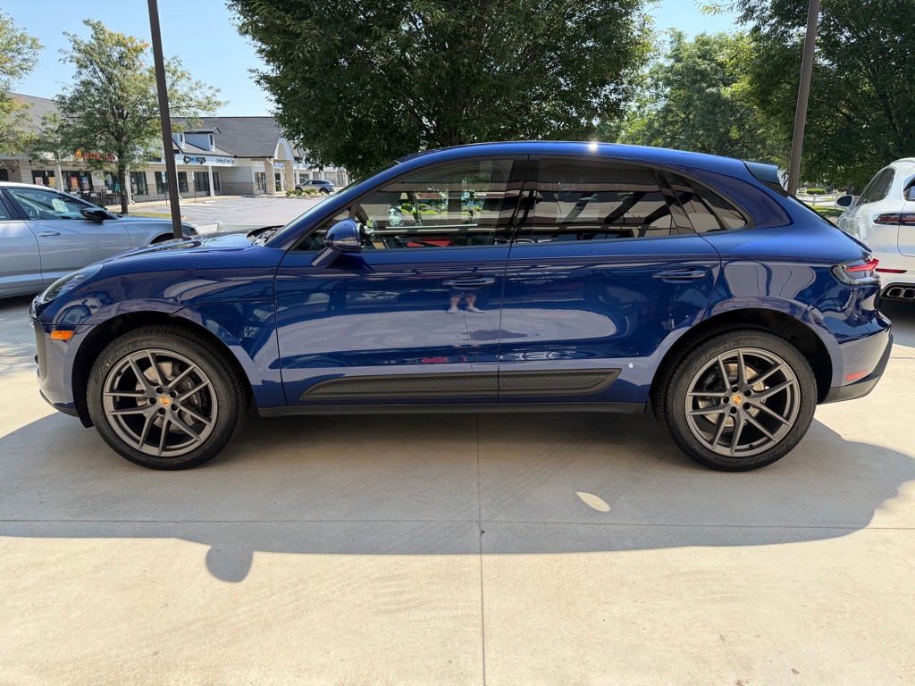 Photo 4 of this PORSCHE MACAN