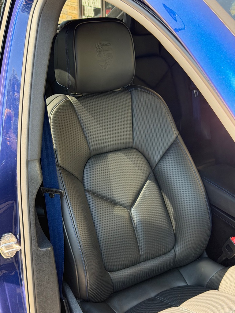 Photo 62 of this PORSCHE MACAN