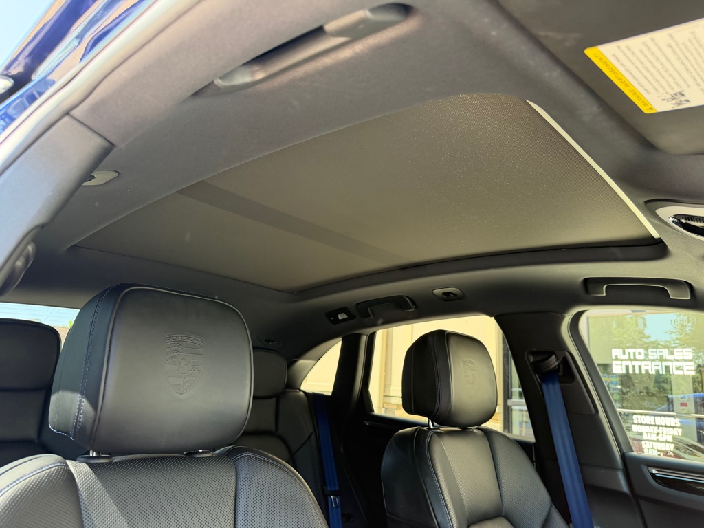 Photo 69 of this PORSCHE MACAN