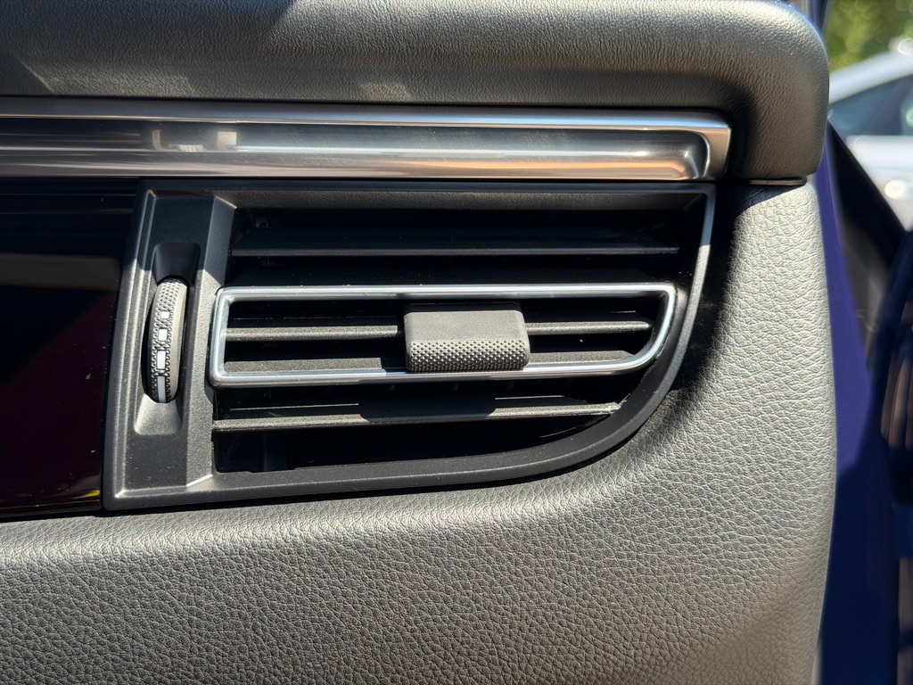 Photo 65 of this PORSCHE MACAN