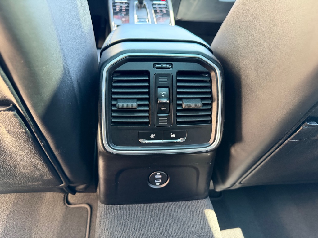 Photo 84 of this PORSCHE MACAN