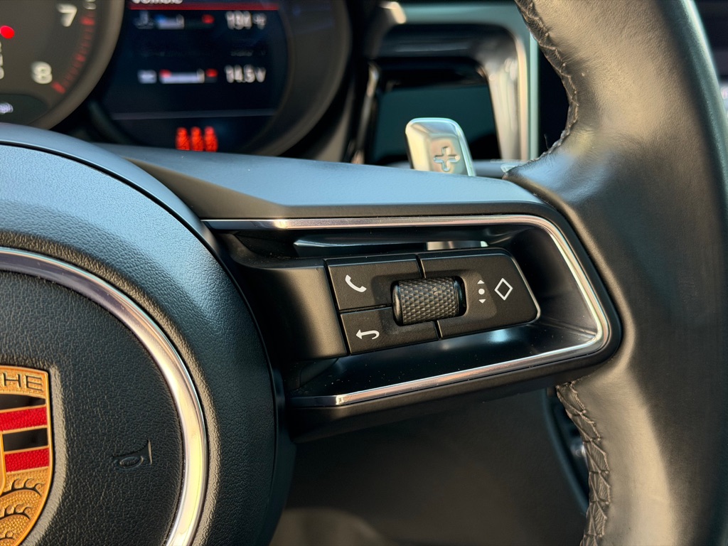 Photo 32 of this PORSCHE MACAN