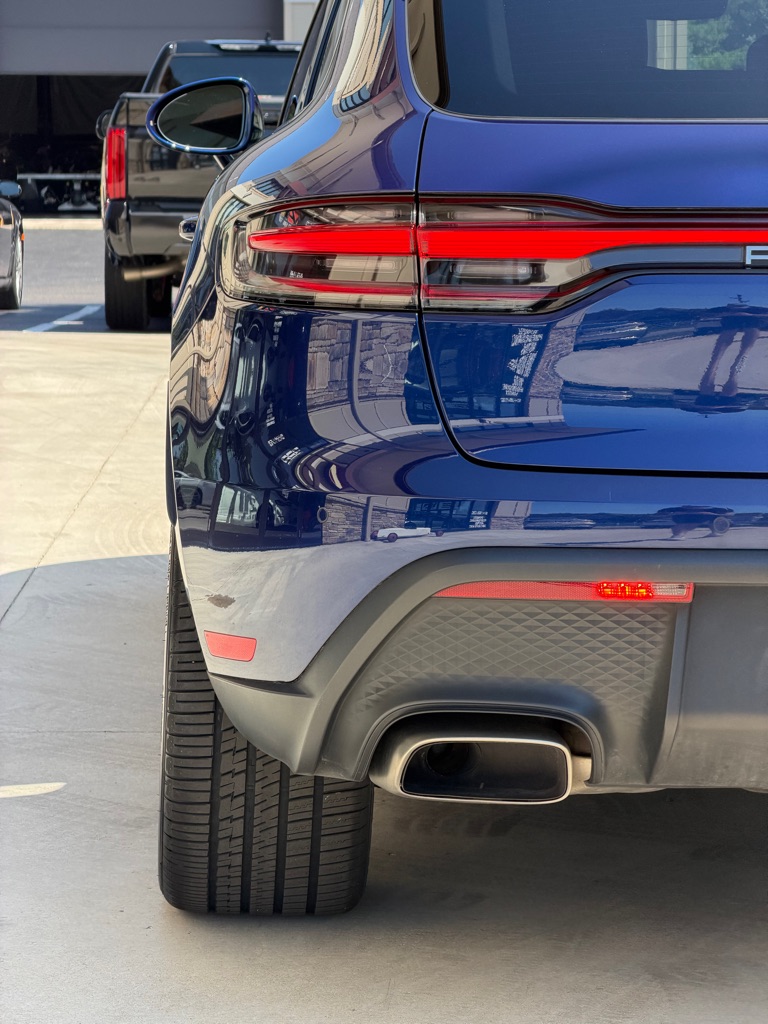 Photo 12 of this PORSCHE MACAN