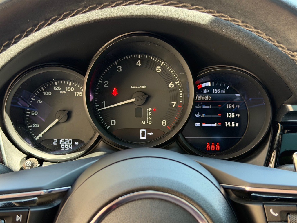 Photo 33 of this PORSCHE MACAN