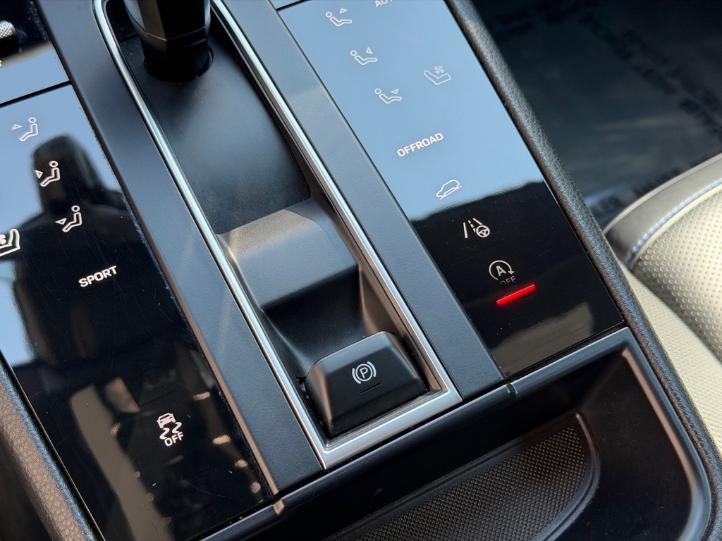 Photo 45 of this PORSCHE MACAN