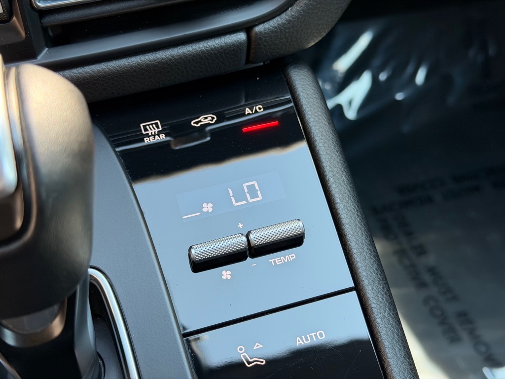 Photo 42 of this PORSCHE MACAN