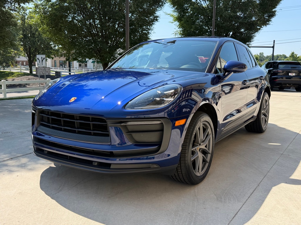 Photo 3 of this PORSCHE MACAN