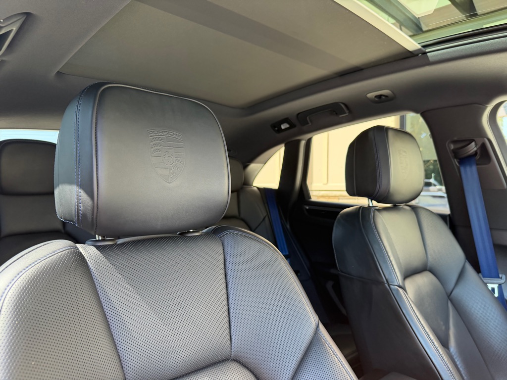Photo 70 of this PORSCHE MACAN