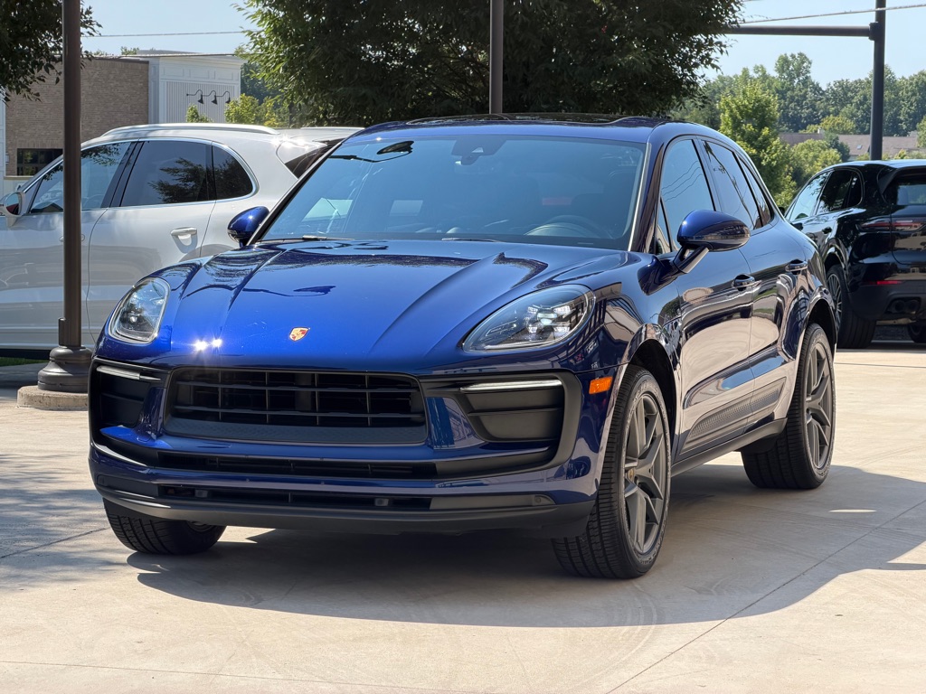 Photo 9 of this PORSCHE MACAN