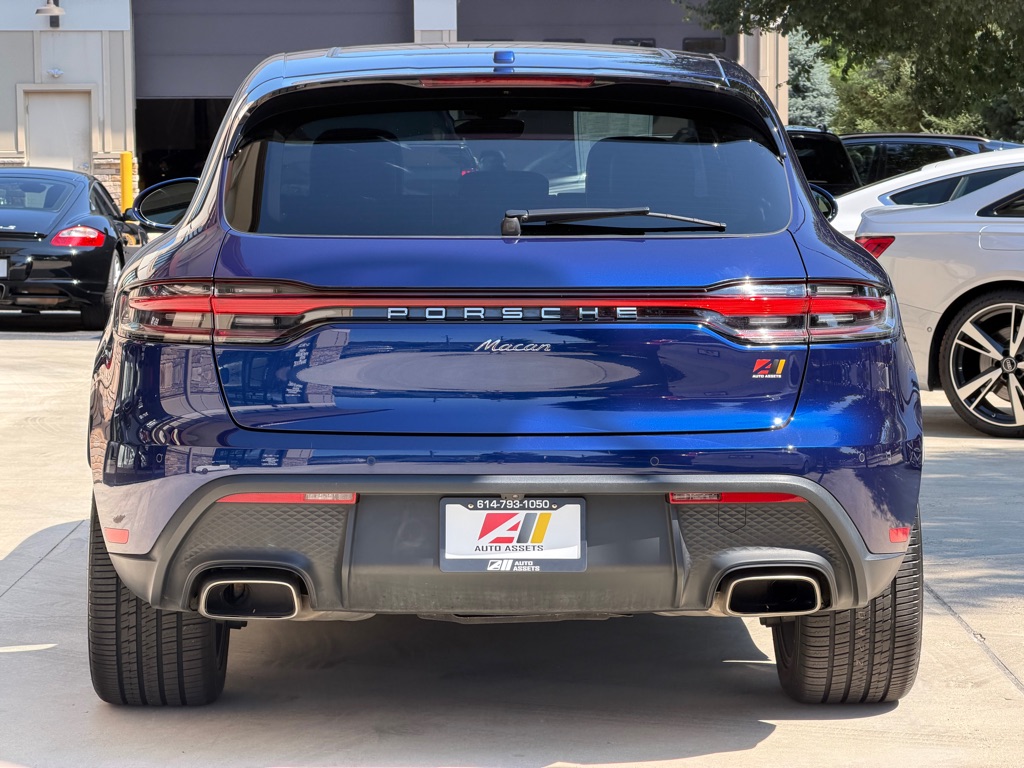 Photo 6 of this PORSCHE MACAN
