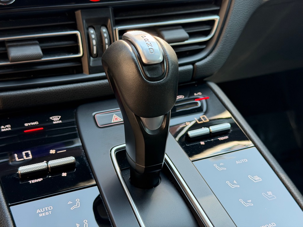 Photo 46 of this PORSCHE MACAN
