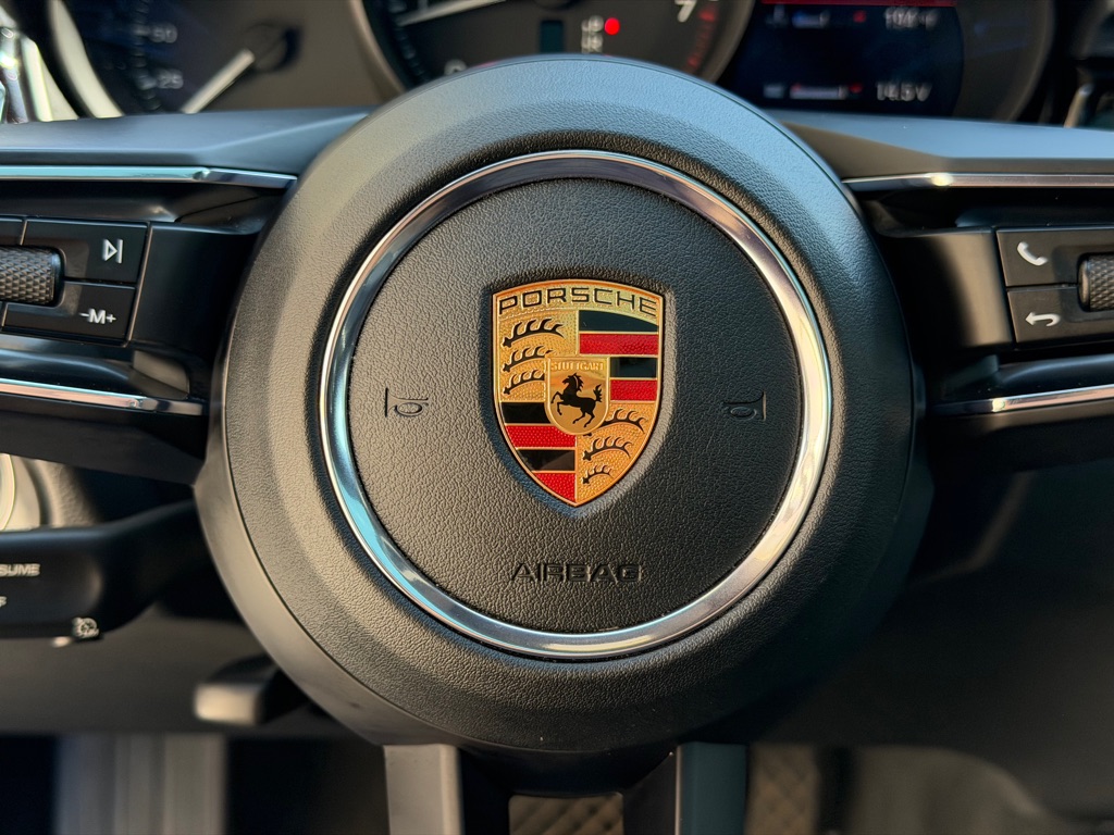 Photo 30 of this PORSCHE MACAN
