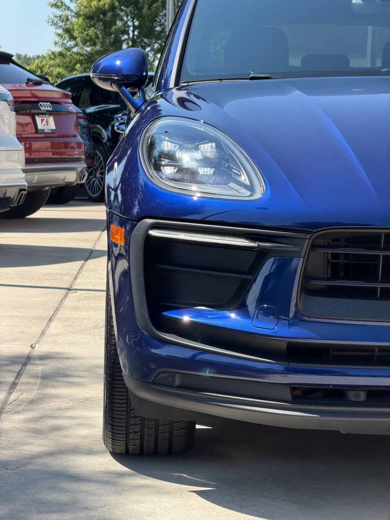 Photo 10 of this PORSCHE MACAN