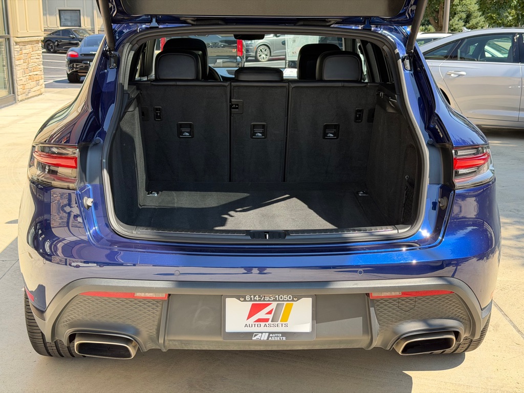 Photo 86 of this PORSCHE MACAN