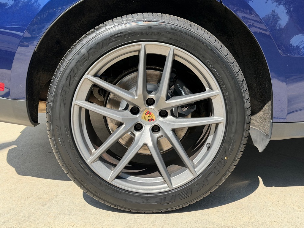 Photo 16 of this PORSCHE MACAN