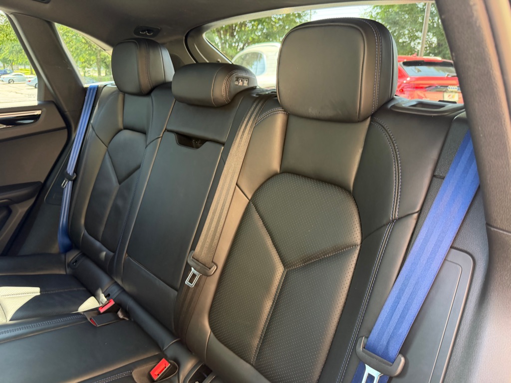 Photo 85 of this PORSCHE MACAN