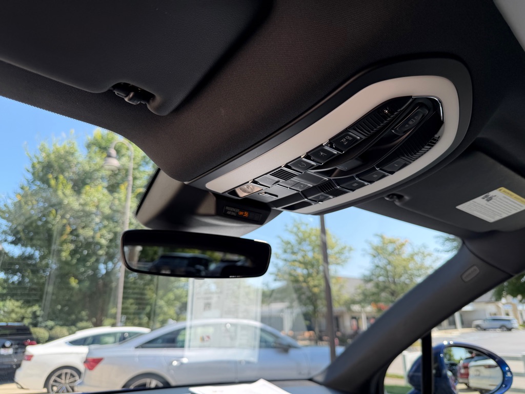 Photo 50 of this PORSCHE MACAN