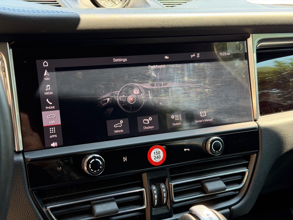 Photo 38 of this PORSCHE MACAN