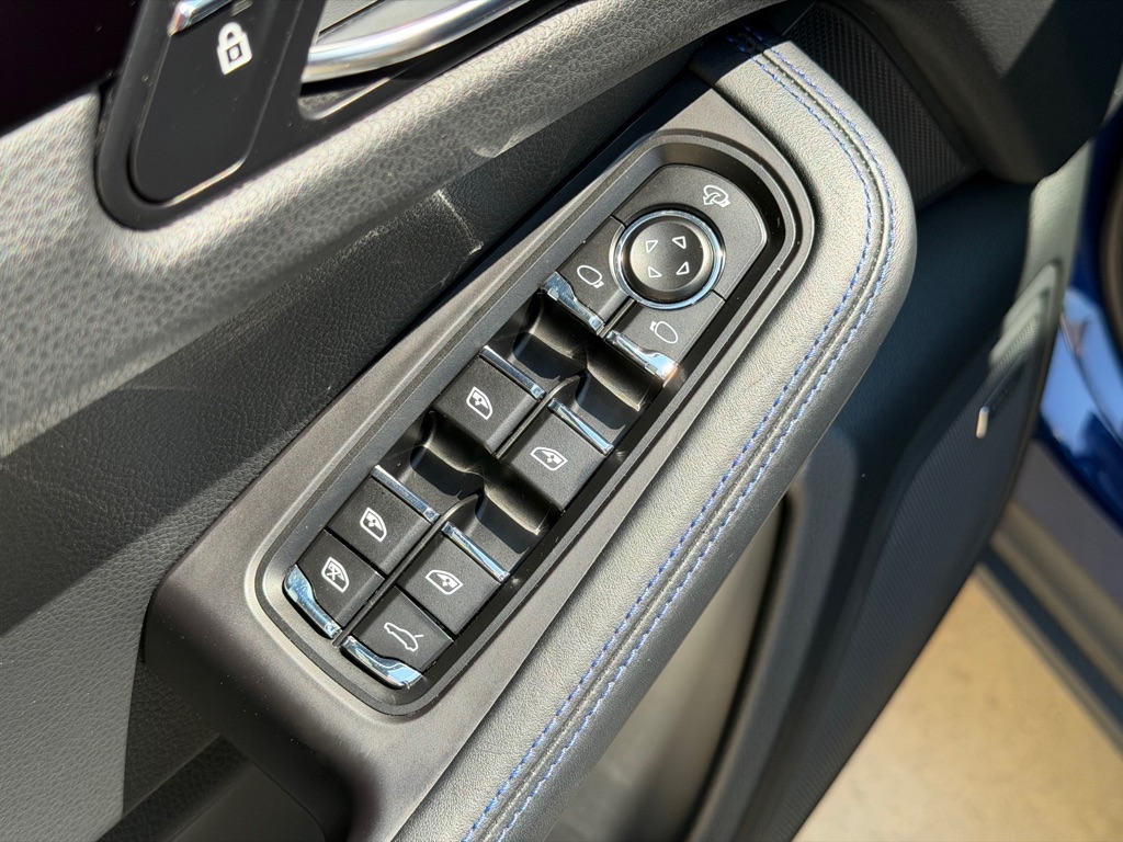 Photo 22 of this PORSCHE MACAN