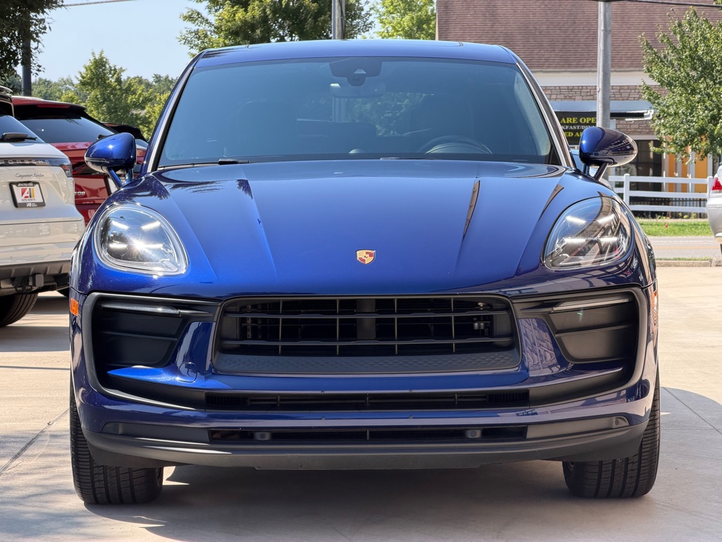 Photo 2 of this PORSCHE MACAN