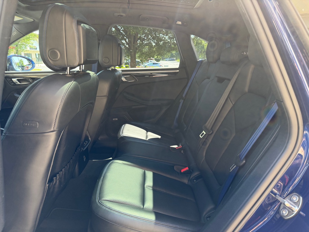 Photo 83 of this PORSCHE MACAN