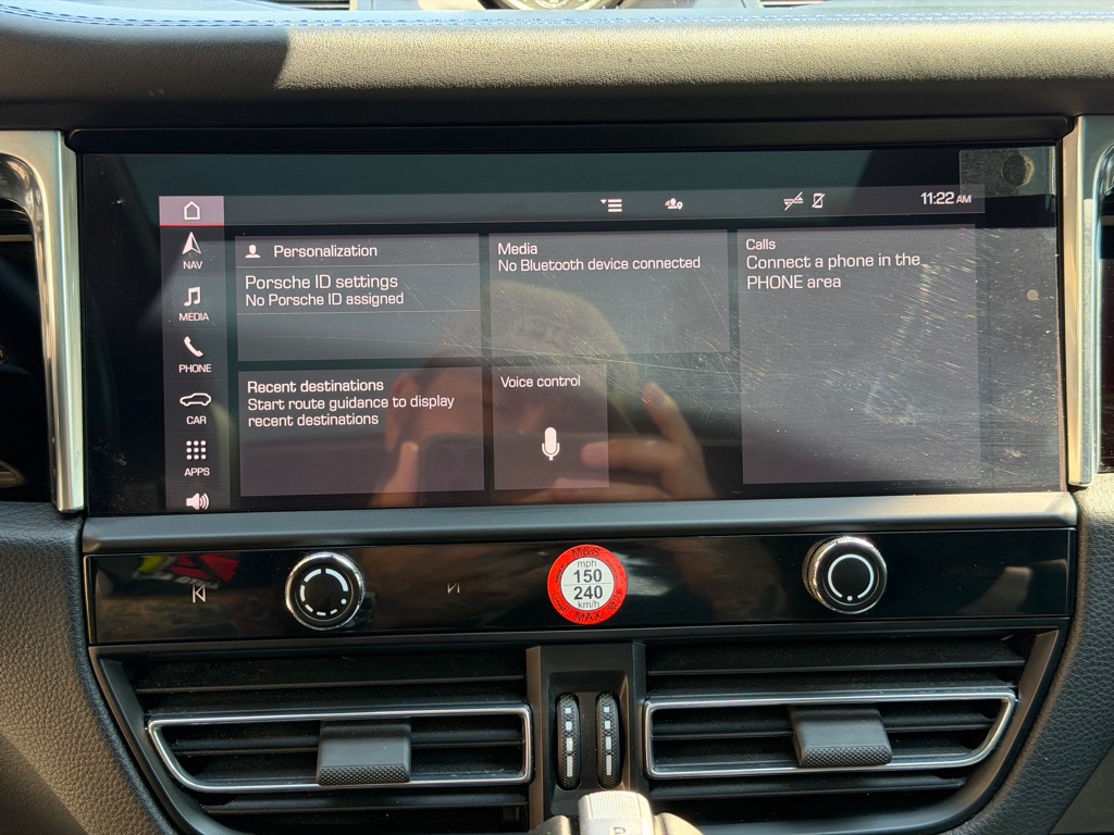 Photo 37 of this PORSCHE MACAN