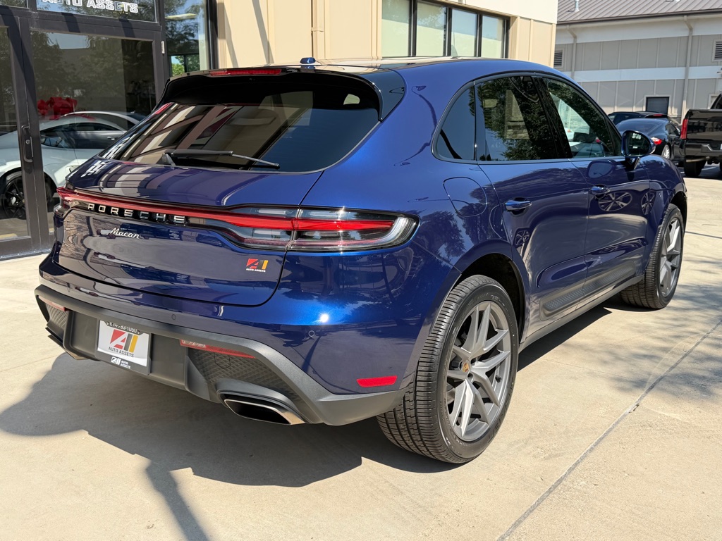 Photo 7 of this PORSCHE MACAN