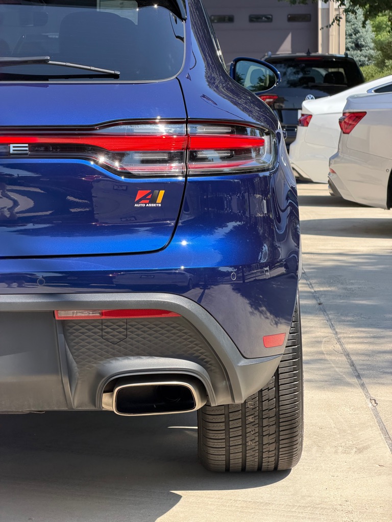 Photo 13 of this PORSCHE MACAN