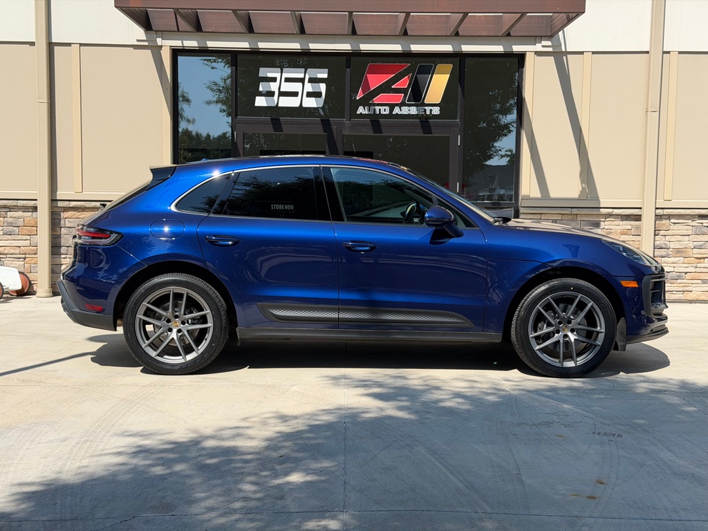 Photo 91 of this PORSCHE MACAN