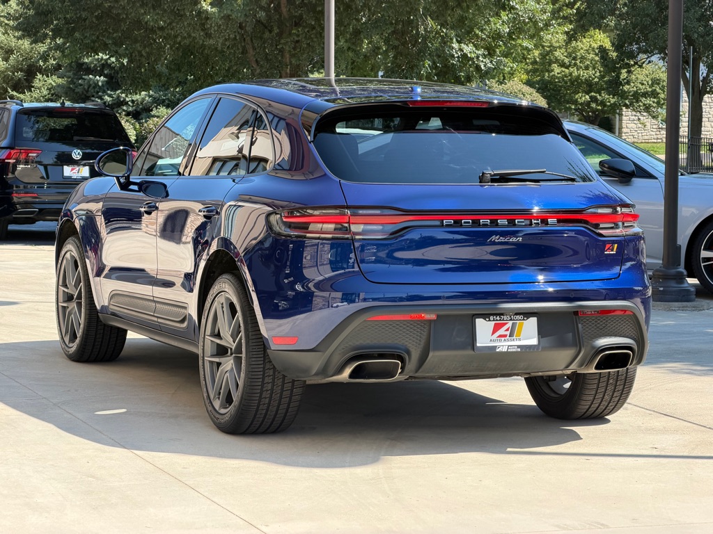 Photo 8 of this PORSCHE MACAN