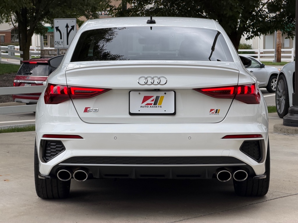 Photo 4 of this AUDI S3