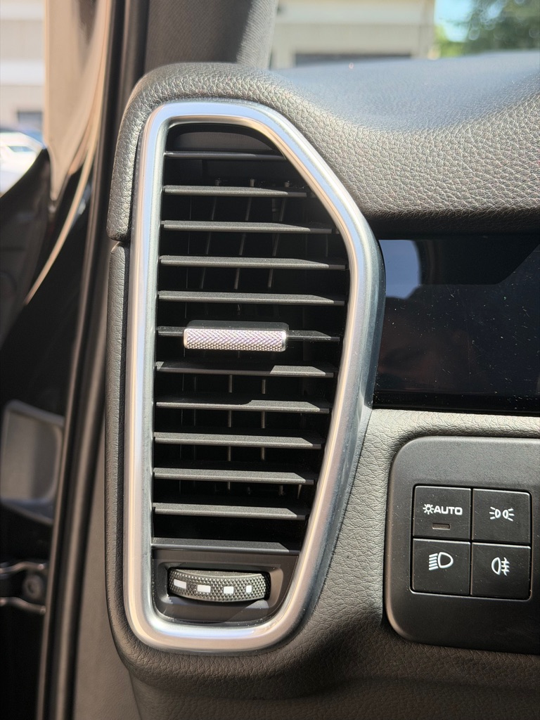 Photo 29 of this PORSCHE CAYENNE