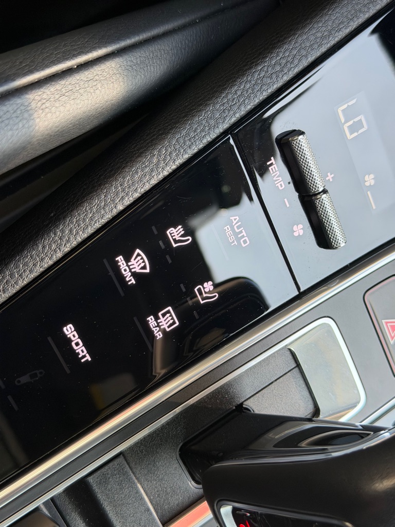 Photo 42 of this PORSCHE CAYENNE