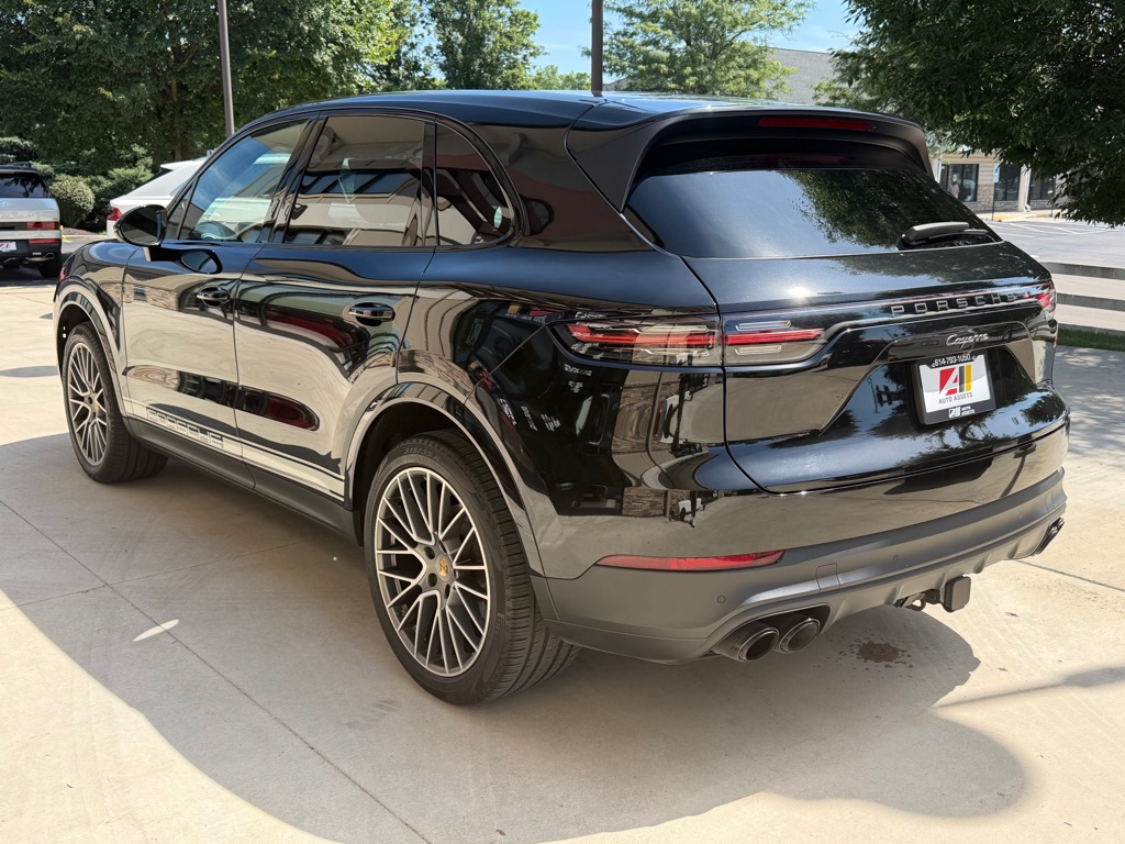 Photo 5 of this PORSCHE CAYENNE