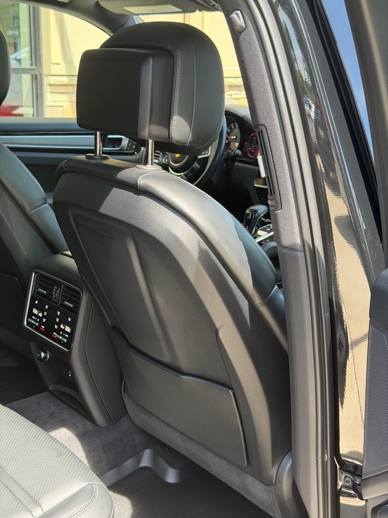 Photo 78 of this PORSCHE CAYENNE