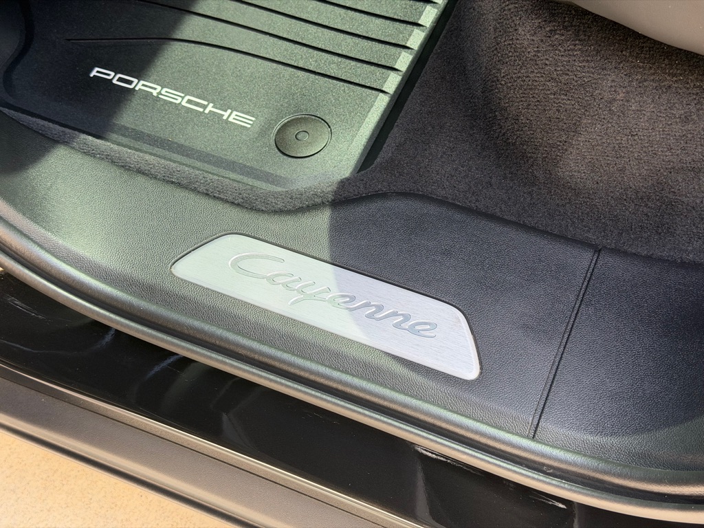Photo 90 of this PORSCHE CAYENNE