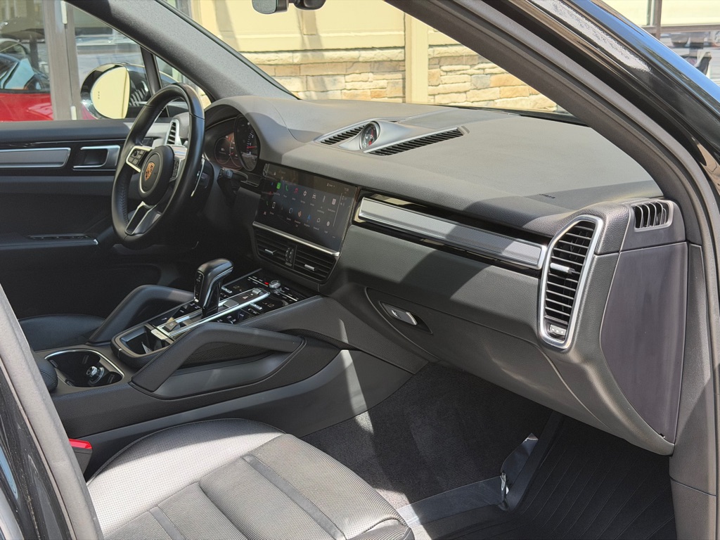 Photo 53 of this PORSCHE CAYENNE