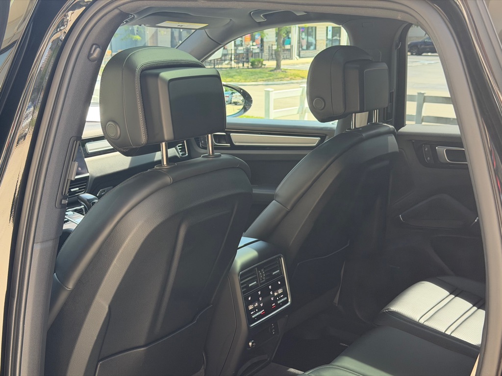 Photo 85 of this PORSCHE CAYENNE