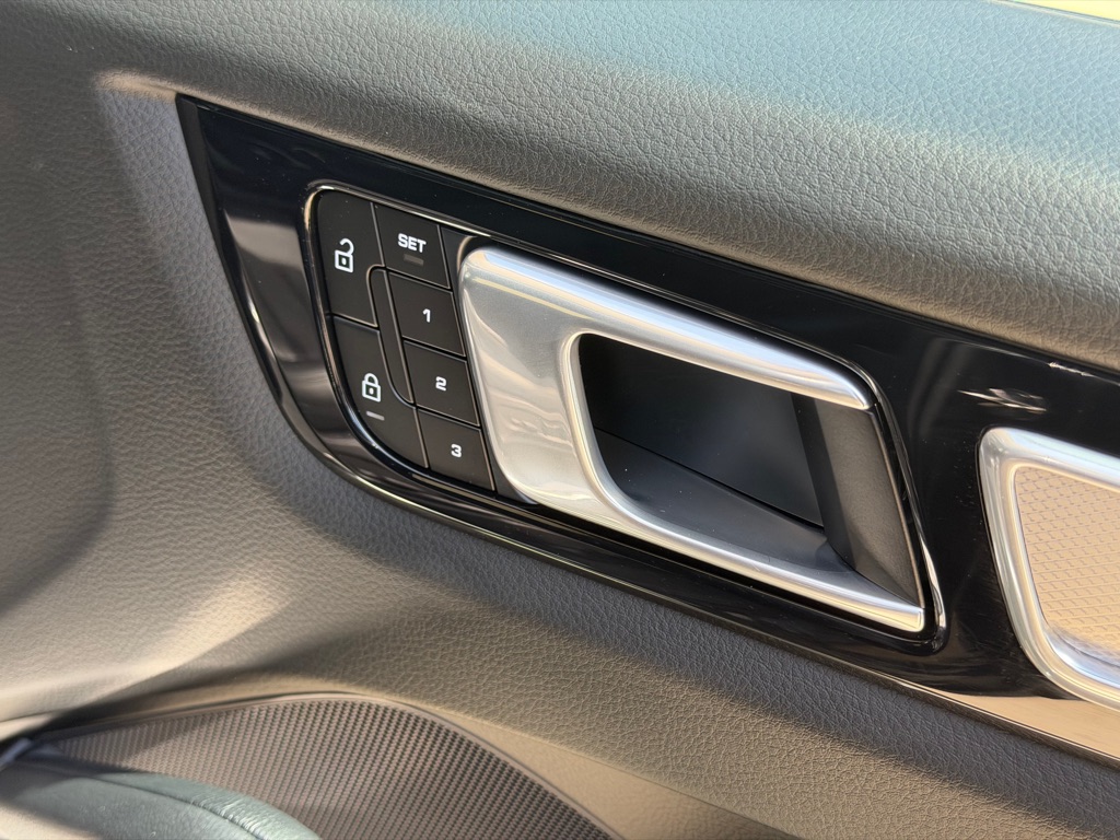 Photo 55 of this PORSCHE CAYENNE