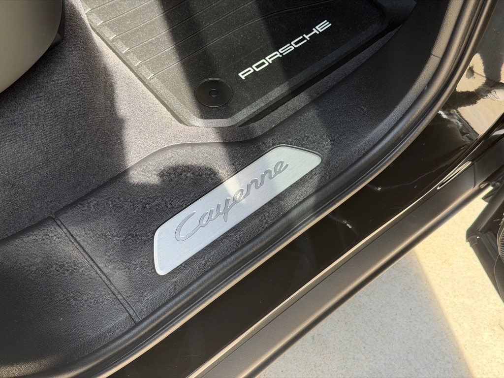 Photo 76 of this PORSCHE CAYENNE