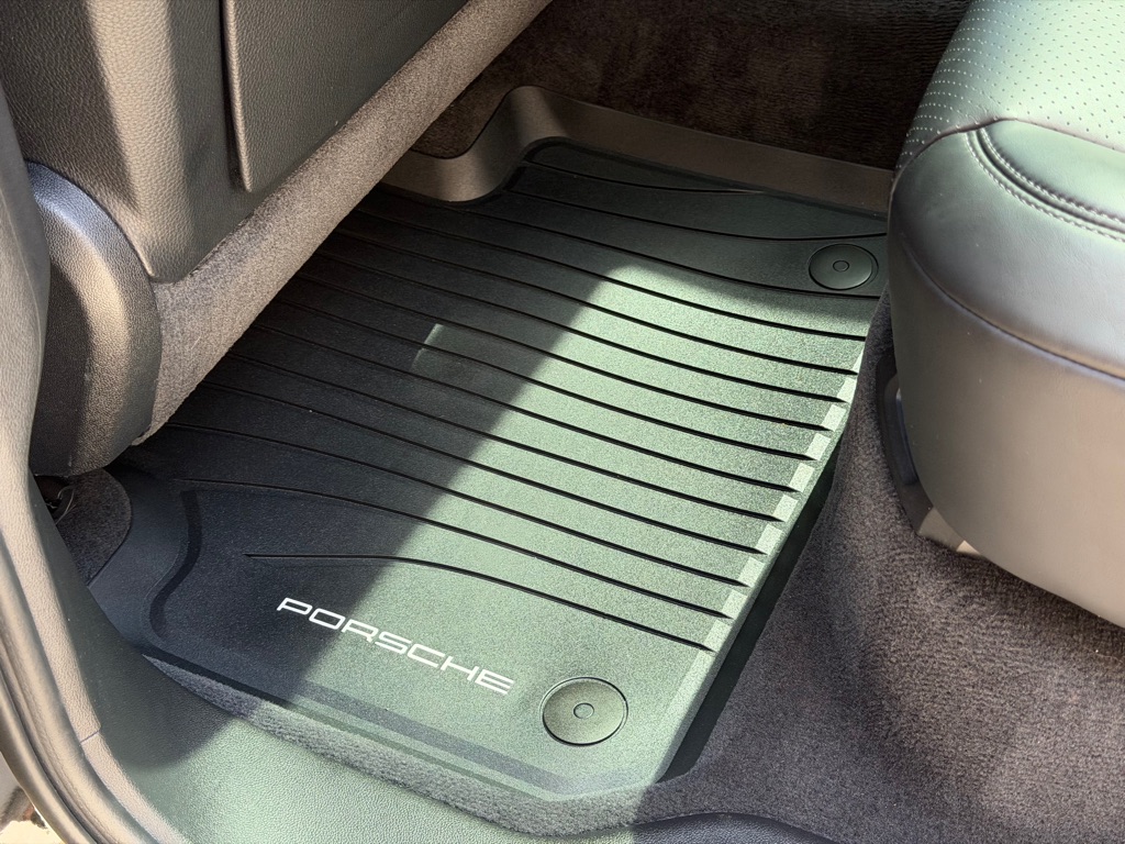 Photo 91 of this PORSCHE CAYENNE