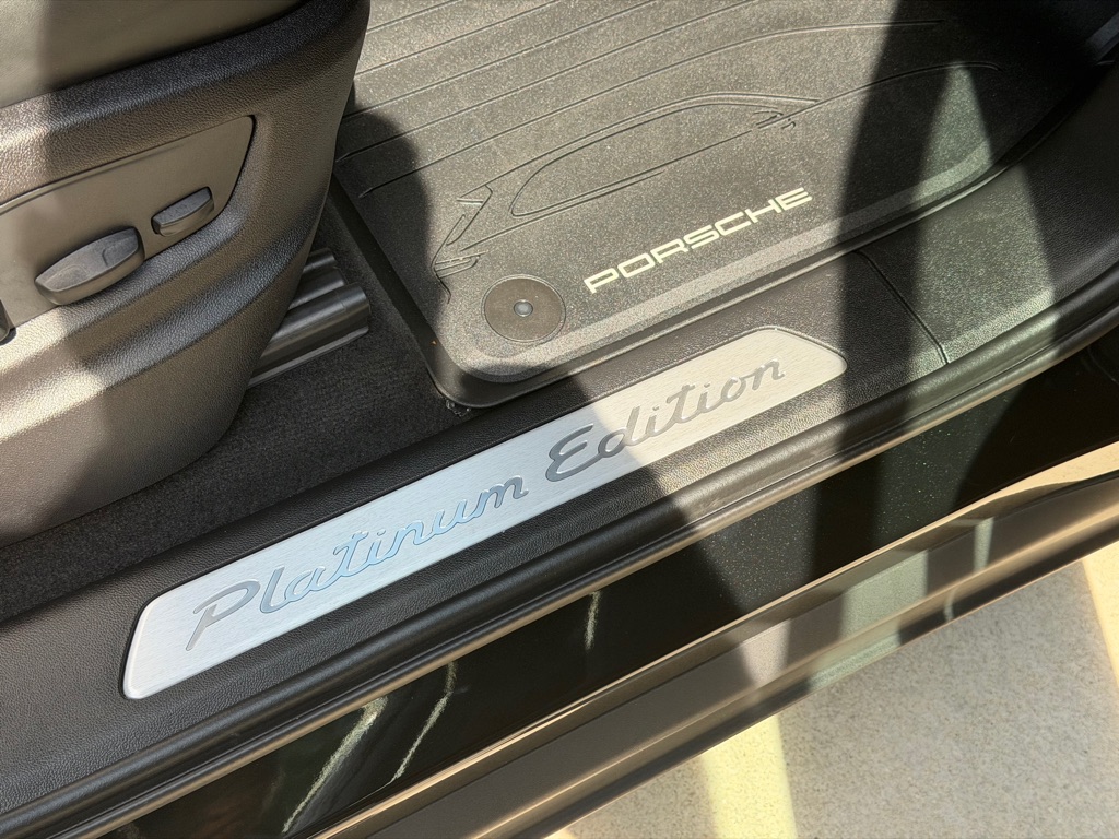 Photo 58 of this PORSCHE CAYENNE