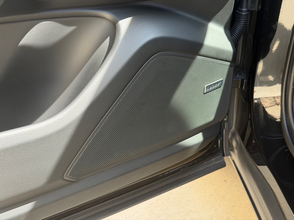 Photo 23 of this PORSCHE CAYENNE
