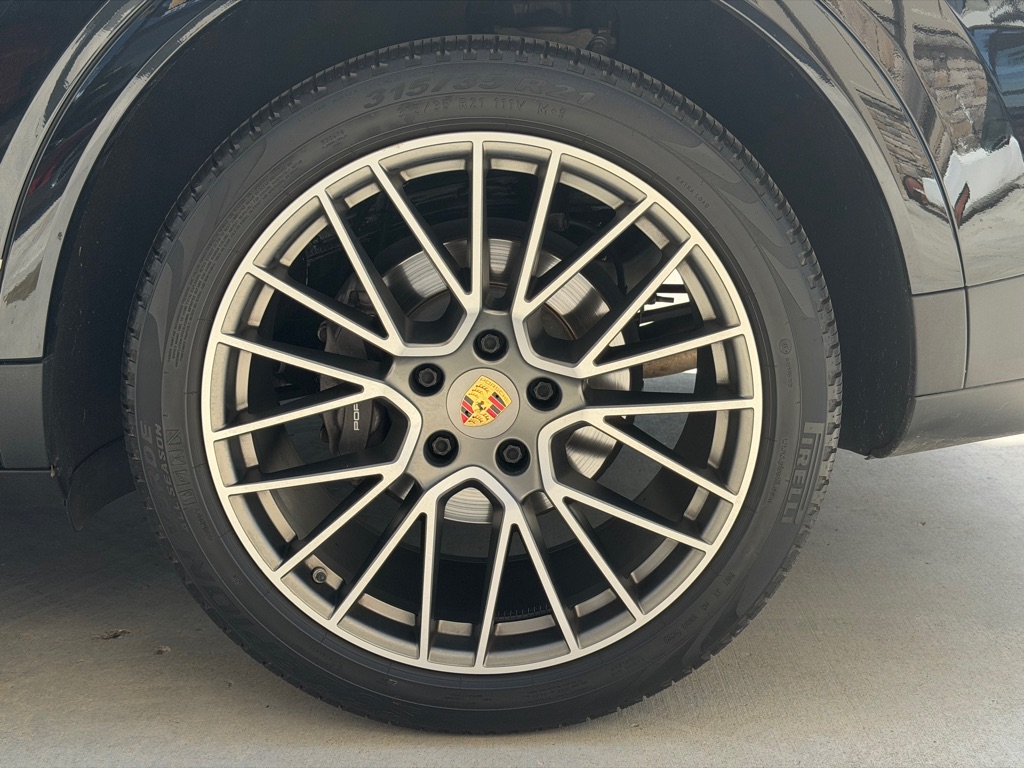 Photo 15 of this PORSCHE CAYENNE