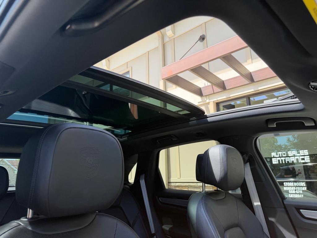 Photo 69 of this PORSCHE CAYENNE
