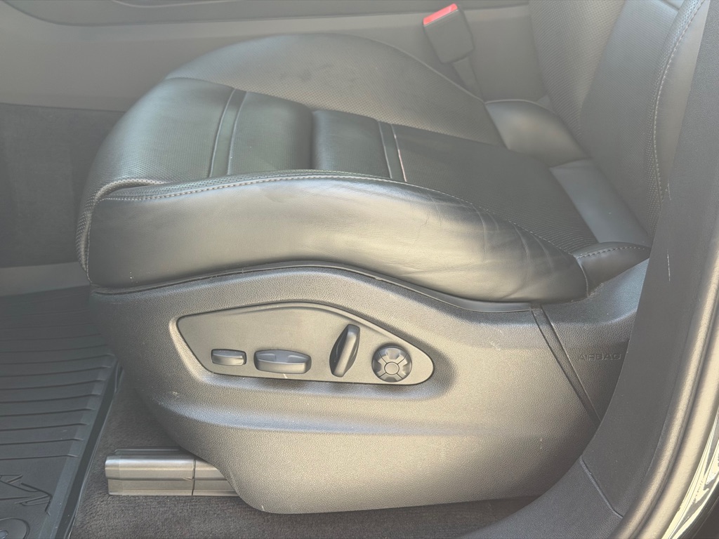 Photo 26 of this PORSCHE CAYENNE